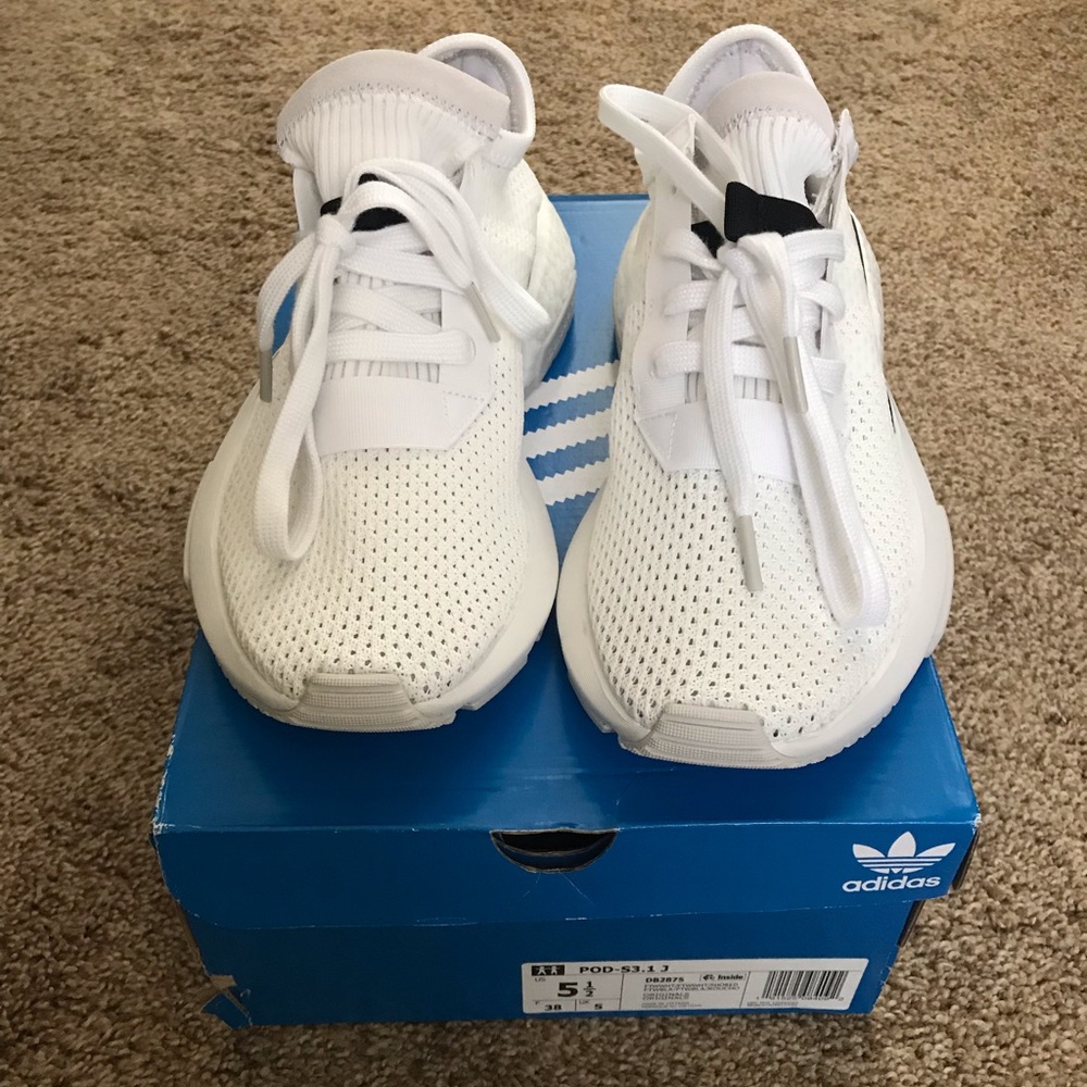 Adidas | NIB White Sneakers 5.5 Kids - Picture 3 of 8